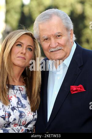 Legendary soap opera actor John Aniston passed away on November 11, 2022 at the age of 89 in Los Angeles, Ca.  February 22, 2012  Hollywood, Ca. Jennifer Aniston and her dad John Jennifer Aniston Star on the Hollywood Walk Of Fame  © Vince Flores / AFF-USA.COM Stock Photo