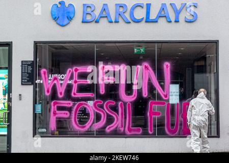 Clapham Junction, England. 14th November 2022. Wandsworth Extinction Rebellion campaigners doing outreach at a Barclays Bank Branch. Stock Photo