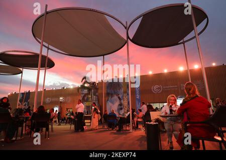 Sharm El Sheikh. 15th Nov, 2022. Participants enjoy the sunset at the venue of the 27th session of the Conference of the Parties (COP27) to the United Nations Framework Convention on Climate Change, in Sharm El-Sheikh, Egypt, Nov. 14, 2022. Credit: Sui Xiankai/Xinhua/Alamy Live News Stock Photo