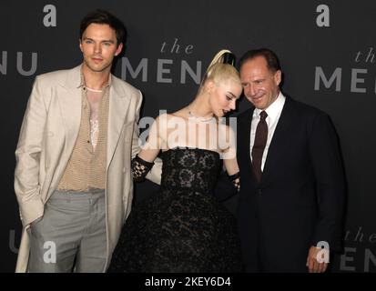 https://l450v.alamy.com/450v/2key6d4/november-14-2022-new-york-city-new-york-usa-actors-nicholas-hoult-anya-taylor-joy-and-ralph-fiennes-attend-the-new-york-premiere-of-the-menu-held-at-amc-lincoln-square-credit-image-nancy-kaszermanzuma-press-wire-2key6d4.jpg