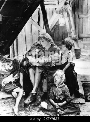 MARY PICKFORD reading Bible Stories to ragged children in SPARROWS 1926 directors WILLIAM BEAUDINE story Winifred Dunn Mary Pickford Company / United Artists Stock Photo
