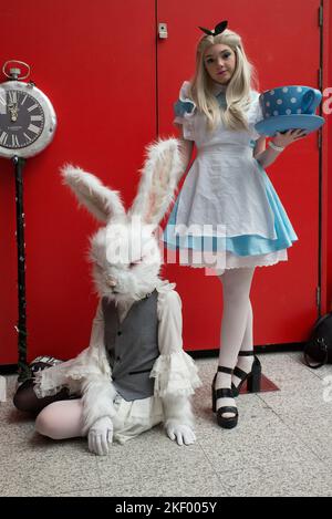 Cosplay Alice In Wonderland Comic Con Stock Photo - Alamy