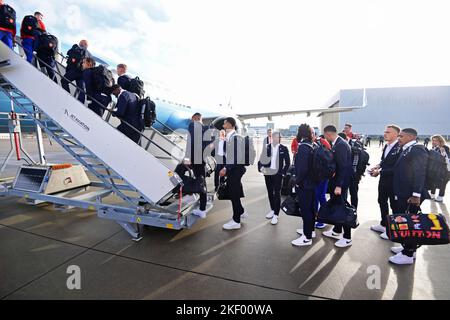SCHIPHOL - The Dutch national team departs from Schiphol for the departure of the Dutch national team to Qatar. The Netherlands will play its first group match against Senegal on November 21. ANP OLAF KRAAK Stock Photo