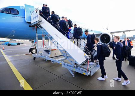SCHIPHOL - The Dutch national team departs from Schiphol before the departure of the Dutch national team to Qatar. The Netherlands will play its first group match against Senegal on November 21. ANP OLAF KRAAK Stock Photo