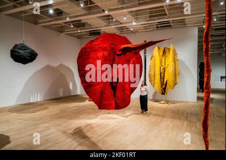 London, UK. 15th Nov, 2022. Petrified Organism, a room displaying a total 'situation' devised by the artist in the 1970's - Magdalena Abakanowicz at Tate Modern. A new exhibition that explores a body of work by the Polish artist. The works broke new ground for art in the 1960s and 70s and include 26 'radical' works (incl sculptures known as Abakans) brought together for the first time in the UK. Credit: Guy Bell/17�Թ����� Live News Stock Photo