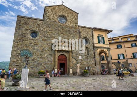 Façade and main entrance to Duomo (Cortona Cathedral) on Piazza del Duomo in hilltop town of Cortona in Tuscany, Italy Stock Photo