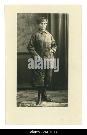 Original WW1 studio portrait postcard of German munitions worker (Alma Panza) On the reverse of the postcard is written 'In memory of the first moulder in Zeulenroda' - Zeulenroda, Triebes, Thuringia, Germany.  - War year (Kriegsjahr) 1916'. Stock Photo