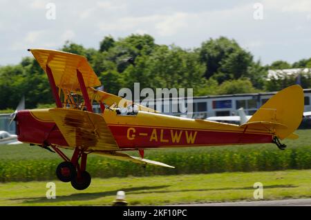 de Havilland, dH82A Tiger Moth, G-ALWW, at Wellesbourne Mountford, Airfield, Warwickshire, England, United Kingdom. Stock Photo