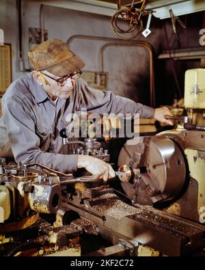 1960s MIDDLE-AGED MAN WORKER MACHINIST OPERATING A TURRET LATHE IN A MACHINE SHOP - ki1113 HAR001 HARS CONFIDENCE MIDDLE-AGED MIDDLE-AGED MAN SUCCESS BLUE COLLAR SKILL OCCUPATION SKILLS OPERATING OPERATOR HEAD AND SHOULDERS CAREERS KNOWLEDGE LOW ANGLE LABOR PRIDE EMPLOYMENT OCCUPATIONS TURRET LATHE CONCEPTUAL INFRASTRUCTURE EMPLOYEE PRECISION CAUCASIAN ETHNICITY HAR001 LABORING MACHINIST OLD FASHIONED Stock Photo