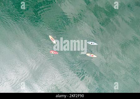 Aerial top down view of sport canoes rowing on the Broken Bow lake, Oklahoma, USA. Kayaking on lake, photo from drone. Stock Photo