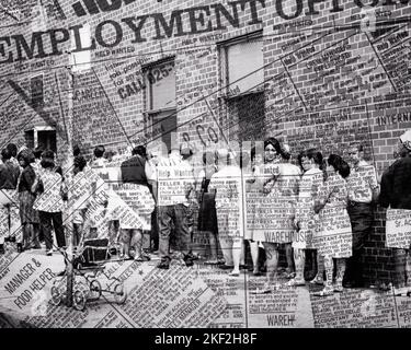 1960s GROUP PEOPLE STANDING IN LINE ALONG STREET WITH NEWSPAPER ADS OF EMPLOYMENT SUPERIMPOSED DURING 1960 &1961 RECESSIONS - w6056 HAR001 HARS LADIES PERSONS MALES B&W SADNESS SKILL OCCUPATION SKILLS WELFARE AFRICAN-AMERICANS AFRICAN-AMERICAN NETWORKING ALONG COMPOSITE EXTERIOR BLACK ETHNICITY OPPORTUNITY 1961 EMPLOYMENT OCCUPATIONS POLITICS CONCEPTUAL ADS BENEFITS SUPPORT VARIOUS BUREAUCRACY DISADVANTAGED VARIED DISAFFECTED DISAPPOINTED DISCONNECTED JOBLESS UNEMPLOYMENT BLACK AND WHITE CAUCASIAN ETHNICITY DISTRAUGHT DURING HAR001 OLD FASHIONED SUPERIMPOSED UNEMPLOYED AFRICAN AMERICANS Stock Photo