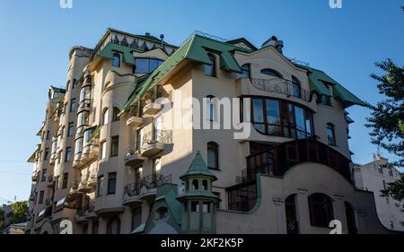May 7, 2018, Moscow, Russia. Multi-storey residential building of an elite class on Ostozhenka street in Moscow. Stock Photo