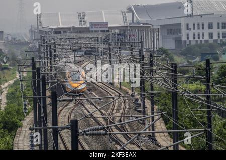 Bandung, Indonesia. 16th Nov, 2022. Jakarta Bandung High-Speed Train (KCJB) or Comprehensive Inspection Train (CIT) was seen during the dynamic trial in Tegalluar. President Joko Widodo and Chinese President Xi Jinping are planning to see online the dynamic trial process of the 15 km Jakarta Bandung High-Speed Train with a limited speed of 80 km/hour on the sidelines of the summit G20 in Bali. Credit: SOPA Images Limited/Alamy Live News Stock Photo