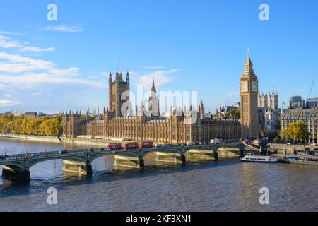 Westminster, London, UK. 16th Nov, 2022. UK Weather: Clear skies and bright sunshine over the Houses of Parliament. Credit: Celia McMahon/Alamy Live News Stock Photo