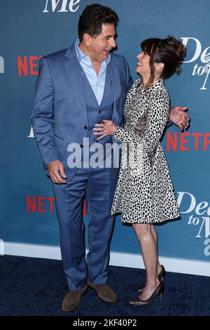 Hollywood, United States. 15th Nov, 2022. HOLLYWOOD, LOS ANGELES, CALIFORNIA, USA - NOVEMBER 15: Film art director Steve Rodriguez and partner/American actress Linda Cardellini arrive at the Los Angeles Premiere Of Netflix's 'Dead To Me' Season 3 held at the Netflix Tudum Theater on November 15, 2022 in Hollywood, Los Angeles, California, United States. (Photo by Xavier Collin/Image Press Agency) Credit: Image Press Agency/Alamy Live News Stock Photo