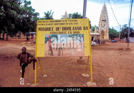 Burkina Faso, The Grand Mosque of Bobo-Dioulasso is a mosque in Bobo-Dioulasso Stock Photo