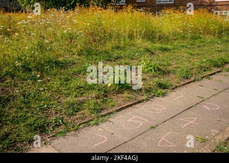 Childrens game chalked on path, Lewisham, Valentines Estate Stock Photo