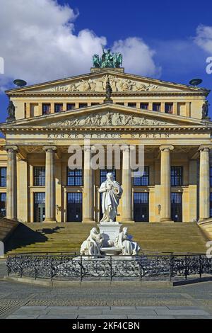 Konzerthaus, Berlin, Schillerdenkmal am Gendarmenmarkt , Berlin Mitte, Deutschland Stock Photo