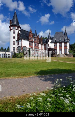Europa, Deutschland, Mecklenburg-Vorpommern,  Schloss Klink an der Müritz bei Waren, Schlosshotel, erbaut 1898, Stock Photo