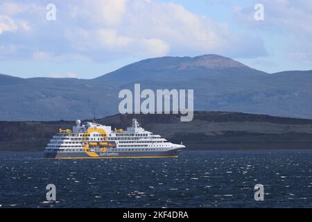 Ushuaia, Tierra del Fuego, Enero 2022. Cruise Qark Expeditions ship enters the port of Ushuaia Stock Photo