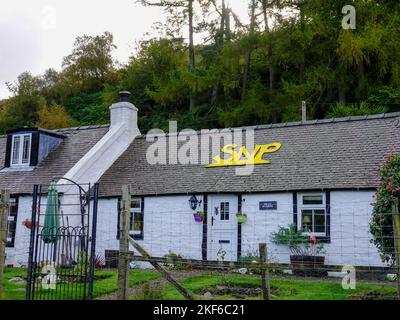 Cottage with SNP, logo representing Scottish National Party, on the roof, Lochranza, Isle of Arran, Scotland, UK. Stock Photo