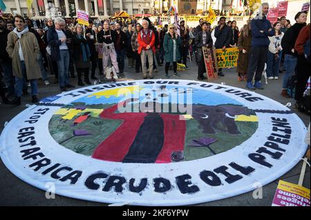 On November 12th 2022 protesters demonstrate for climate justice in Central London as the COP 27 talks finish in Egypt., with a large round banner cal Stock Photo