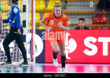 SKOPJE, MACEDONIA - NOVEMBER 16: Merel Freriks of the Netherlands during the Main Round - EHF EURO 2022 match between Netherlands and Montenegro at the Arena Boris Trajkovski on November 16, 2022 in Skopje, Macedonia (Photo by Henk Seppen/Orange Pictures) Stock Photo