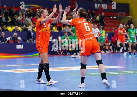 SKOPJE, MACEDONIA - NOVEMBER 16: Merel Freriks of the Netherlands and Laura van der Heijden of the Netherlands during the Main Round - EHF EURO 2022 match between Netherlands and Montenegro at the Arena Boris Trajkovski on November 16, 2022 in Skopje, Macedonia (Photo by Henk Seppen/Orange Pictures) Stock Photo