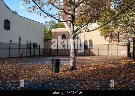 Penn South Playground in Chelsea in New York on Saturday, November 12, 2022. (© Richard B. Levine) Stock Photo