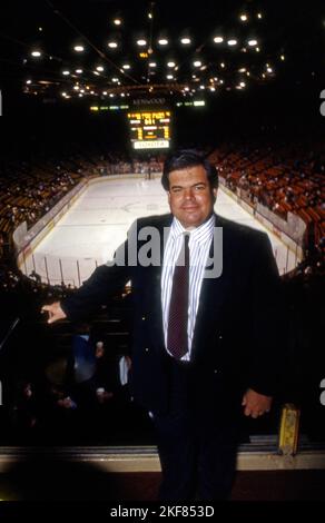 Los Angeles Kings owner Bruce McNall at his box in the Forum, Inglewood, CA, 1988 Stock Photo