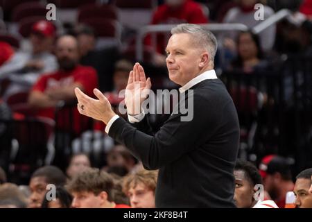Columbus, Ohio, USA. 16th Nov, 2022. Ohio State Buckeyes head coach Chris Holtmann alongs the sideline during the game between the Eastern Illinois Panthers and the Ohio State Buckeyes at Value City Arena, Columbus, Ohio. (Credit Image: © Scott Stuart/ZUMA Press Wire) Stock Photo