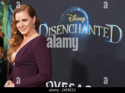 Los Angeles, USA. 16th Nov, 2022. Amy Adams arrives at the Disney's DISENCHANTED Premiere held at the El Capitan Theater in Hollywood, CA on Wednesday, ?November 16, 2022. (Photo By Sthanlee B. Mirador/Sipa USA) Credit: Sipa USA/Alamy Live News Stock Photo
