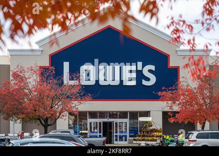 Lowe's home improvement store in Snellville, Georgia. (USA) Stock Photo