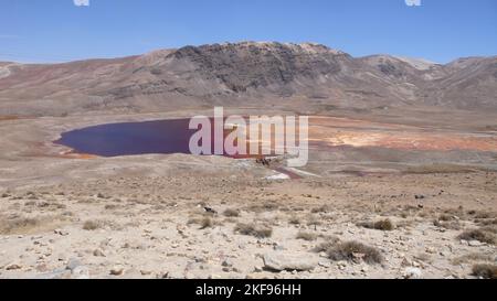 Red Lake andes uyuni Bolivia south amerika  Stock Photo