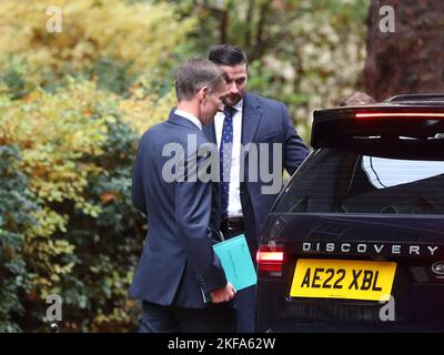 Downing Street, London, UK. 17th November 2022. Jeremy Hunt, Chancellor of the Exchequer, outside 11 Downing Street leaving for the speech he will present to Parliament his Autumn Budget Statement on financial policy. Credit: Uwe Deffner/Alamy Live News Stock Photo