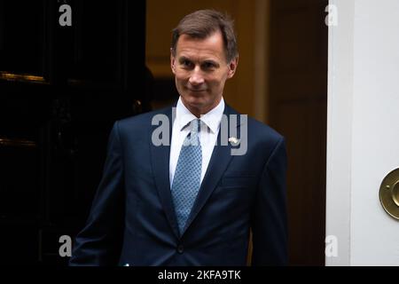 London, UK. 17th Nov, 2022. Chancellor Jeremy Hunt leaves 11 Downing Street to present the Autumn Statement in London. Hunt is expected to outline large tax rises and spending cuts to fill a £50 billion ‘black hole' in the nations struggling finances amidst inflation reaching 11.1%. (Photo by Tejas Sandhu/SOPA Images/Sipa USA) Credit: Sipa USA/Alamy Live News Stock Photo