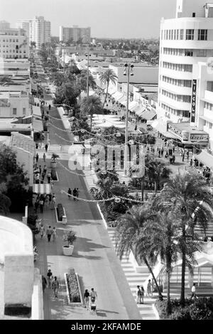 Blick auf die Lincoln Road in Miami Beach, Florida, USA 1965. View of Lincoln Road in Miami Beach, Florida, USA 1965. Stock Photo