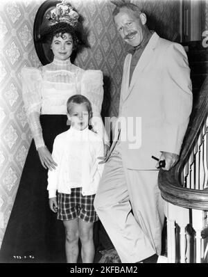 DOROTHY McGUIRE on set candid with her husband photographer JOHN SWOPE and their son MARK SWOPE during filming of THE REMARKABLE MR. PENNYPACKER 1959 director HENRY LEVIN play Liam O'Brien costume design Charles Le Maire and Mary Wills producer Charles Brackett Twentieth Century Fox Stock Photo