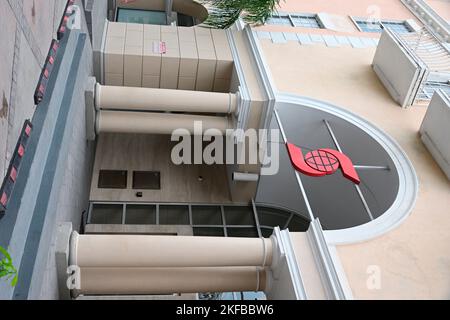 Nassau, Bahamas. 11th Nov, 2022. Side entrance of Scotiabank along Bay Street in Nassau, The Bahamas on Friday, November 11, 2022. Credit: Ron Sachs/CNP/dpa/Alamy Live News Stock Photo