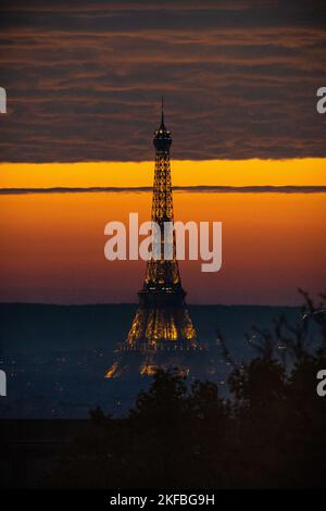 The photo shows the Eiffel Tower at dusk in Paris, France, on November 13, 2022. Photo by Aurelien Morissard/ABACAPRESS.COM Stock Photo