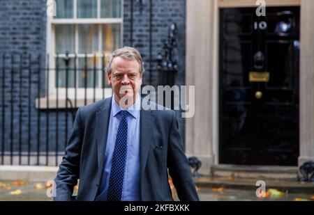 London, UK. 17th Nov, 2022. Alister Jack, Scotland Secretary, at Downing Street for a Cabinet meeting to get briefed about the Autumn statement. Credit: Mark Thomas/Alamy Live News Stock Photo