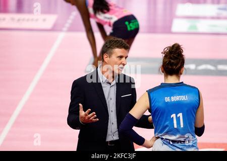 Pala Radi, Casalmaggiore (CR), Italy, November 16, 2022, Andrea Pistola (Head Coach of Casalmaggiore Volleyball)  during  TrasportiPesanti Casalmaggio Stock Photo