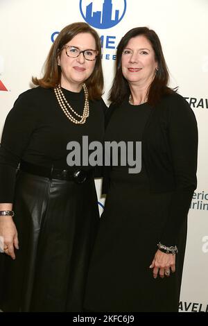 Beth Shapiro and friend attends the Citymeals on Wheels 35th Annual Power Lunch on November 17, 2022 at The Plaza Hotel in New York, New York, USA. Robin Platzer/ Twin Images/ Credit: Sipa USA/Alamy Live News Stock Photo