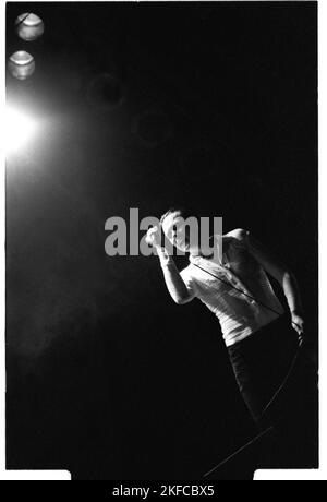 Brett Anderson of Suede headlining the NME Stage at Glastonbury Festival, Pilton, England, June 25 1993. Photograph: ROB WATKINS Stock Photo