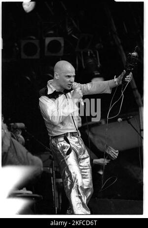 Danbert Nobacon (Nigel Hunter) of Chumbawamba on the NME Stage at Glastonbury Festival, Pilton, England, June 25 1994. Photograph: ROB WATKINS Stock Photo
