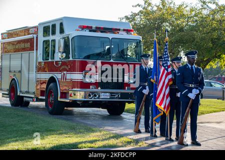 Whiteman Air Force Base’s Honor Guard Airmen prepare to present the colors during a 9/11 memorial ceremony at Whiteman Air Force Base, Missouri, Sept. 9, 2022. Whiteman commemorates the events of 9/11 by remembering those who were lost during the attack. Stock Photo