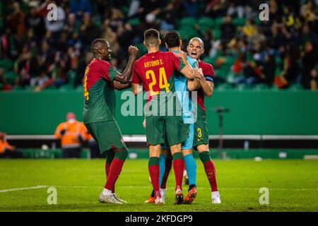 Lisbon, Portugal. 17th Nov, 2022. Portuguese team celebrates saving a penalty by goalkeeper Rui Patricio during the friendly football match between Portugal and Nigeria, at the Jose Alvalade stadium ahead of the Qatar 2022 World Cup. (Final score: Portugal 4 - 0 Nigeria) (Photo by Henrique Casinhas/SOPA Images/Sipa USA) Credit: Sipa USA/Alamy Live News Stock Photo