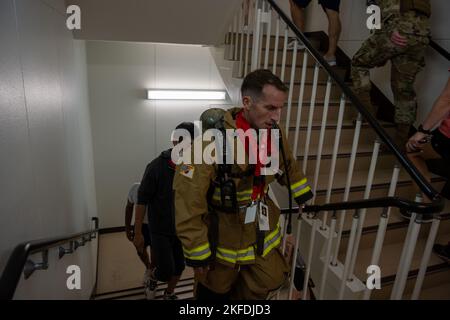 Zwickau, Germany. 23rd Apr, 2023. Firefighters wearing breathing