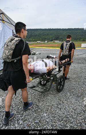 New York National Guardsman of the 152nd Engineer Battalion transport a casualty to the Air National Guard’s 105th Medical Group as part of a Homeland Response Force validation exercise at Fort Indiantown Gap, PA on September 10, 2022.  The exercise was intended to evaluate and prepare the units involved in responding to a manmade or natural disaster. (New York National Guard photo by SSG Matthew Gunther) Stock Photo