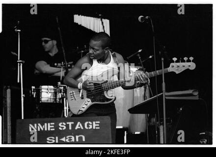 Multiple Grammy nominee MeShell (Me'Shell) Ndegeocello plays the NME Stage with modern drum legend JoJo Mayer at Glastonbury, Saturday 25 June 1994. Photograph © Rob Watkins Stock Photo